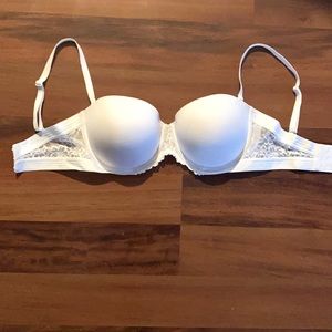 White 36DD bra removable straps NWOT
